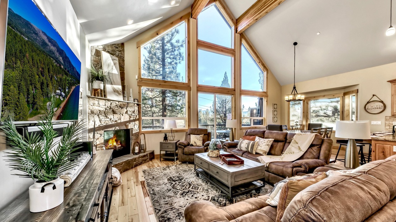 Photo of Livingroom in Montgomery Estates