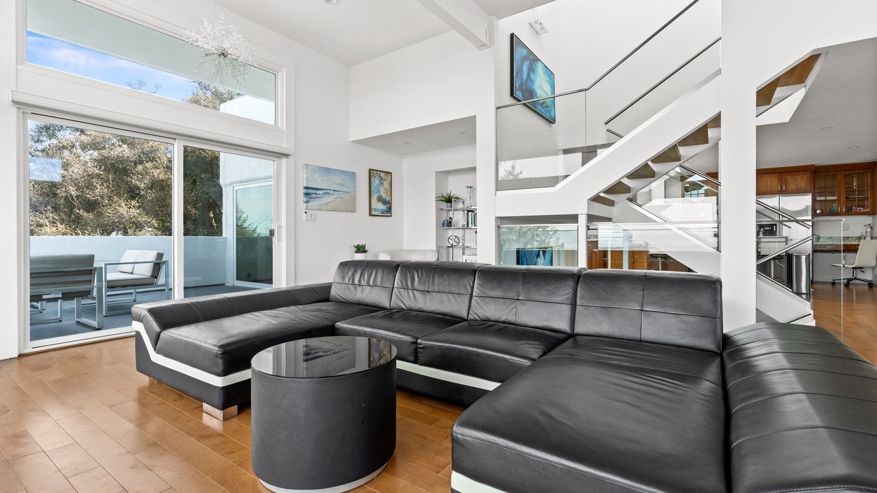 Photo of Livingroom in Saratoga