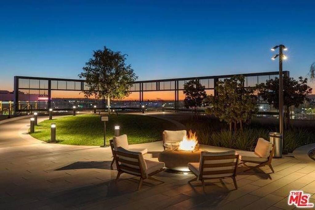 Photo of Outdoor in Westlake South