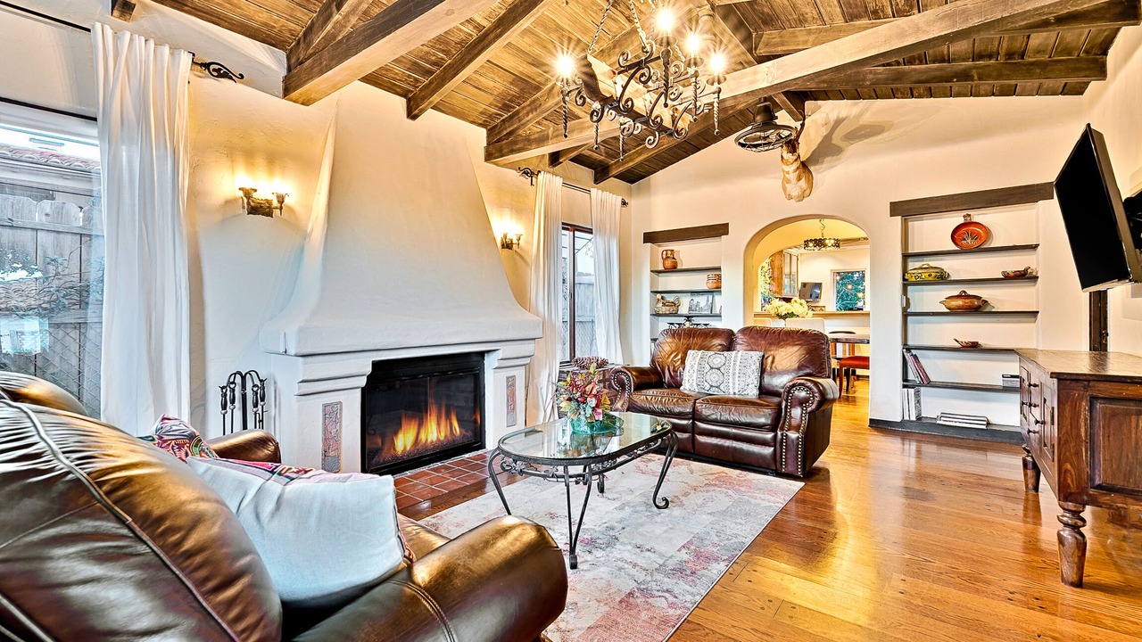 Photo of Livingroom in Loma Portal