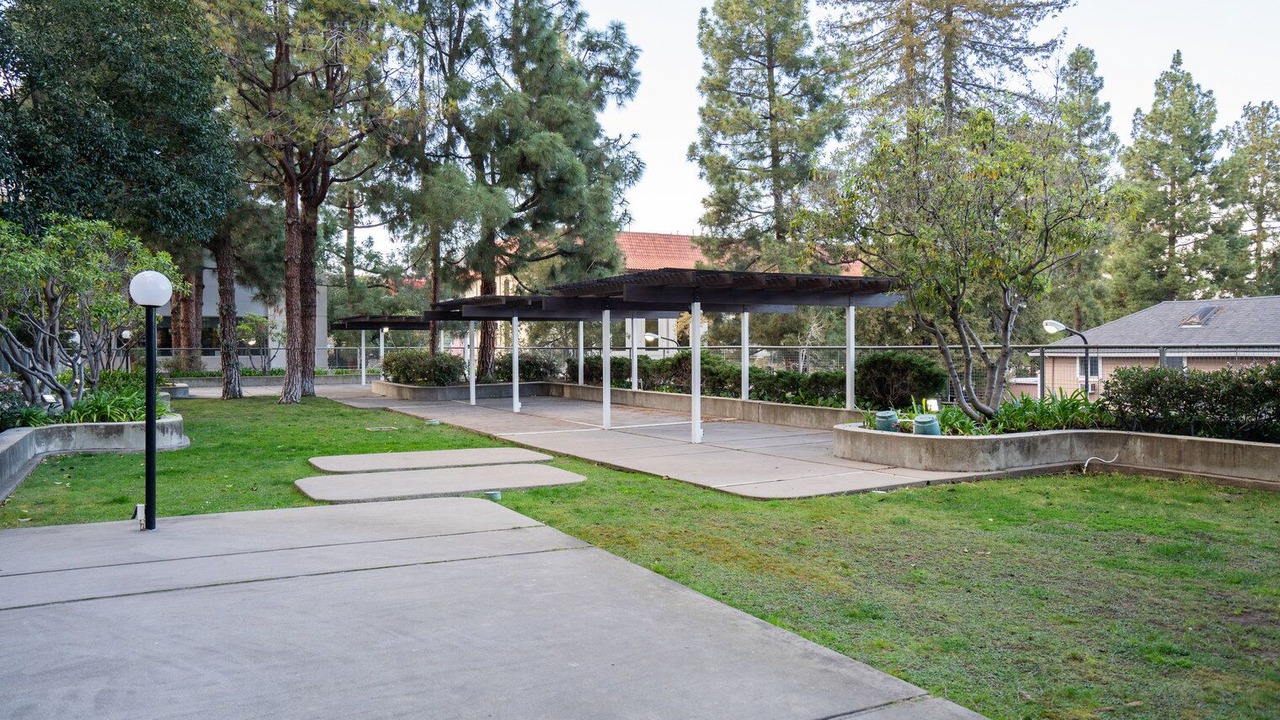 Photo of Outdoor in University South