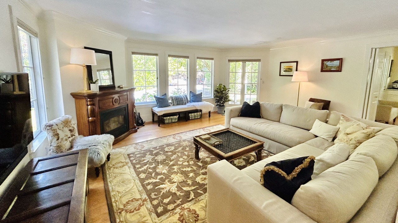 Photo of Livingroom in San Anselmo
