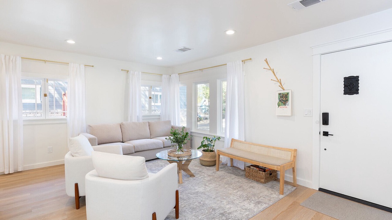 Photo of Livingroom in Boyes Hot Springs
