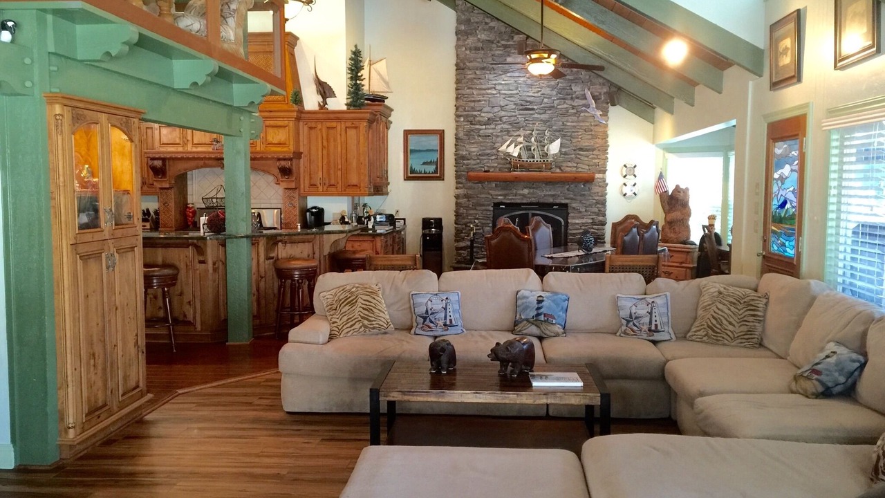 Photo of Livingroom in Bass Lake