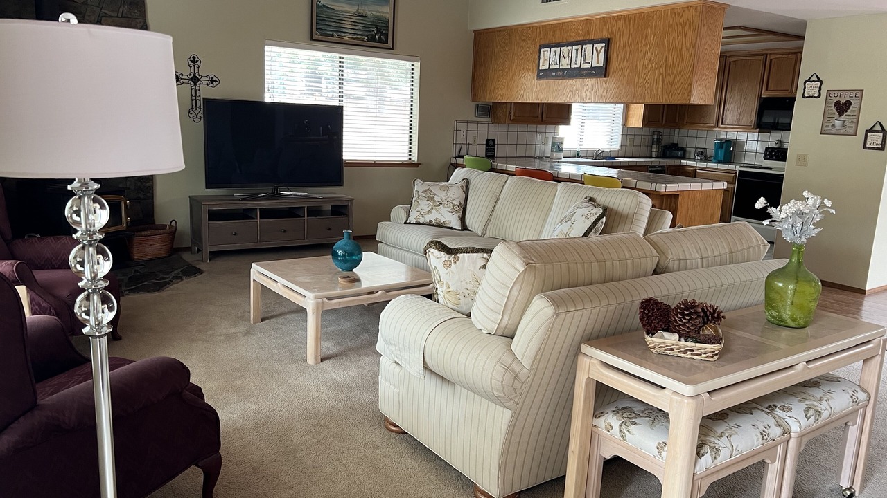 Photo of Livingroom in Groveland