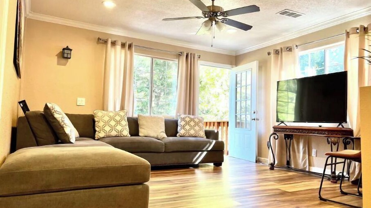 Photo of Livingroom in Crestline