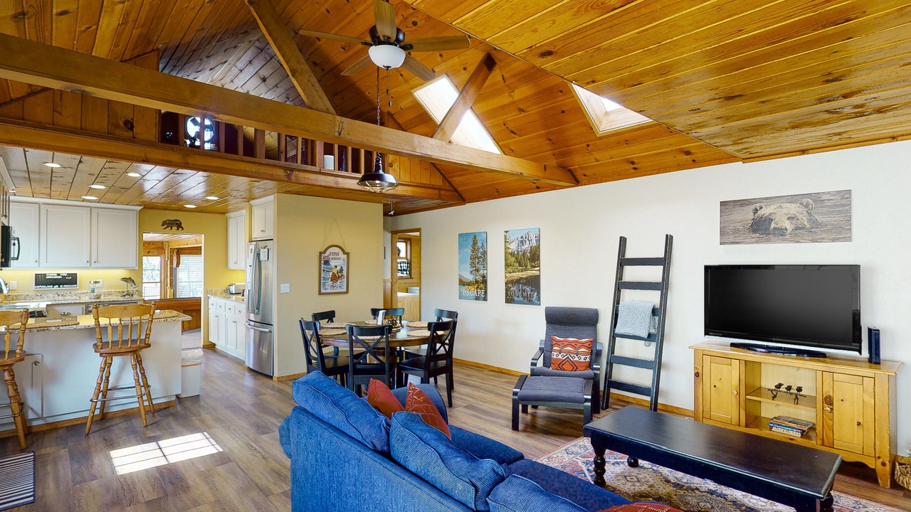Photo of Livingroom in Bass Lake