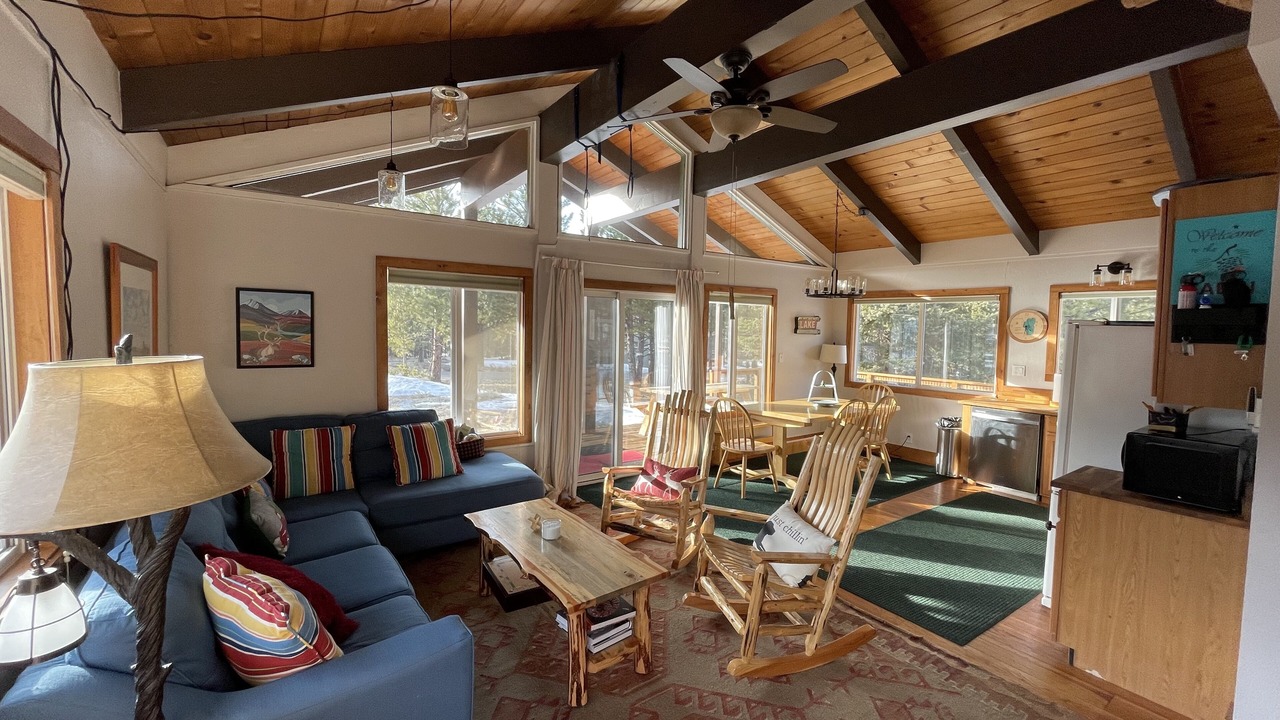 Photo of Livingroom in Pioneer Trail