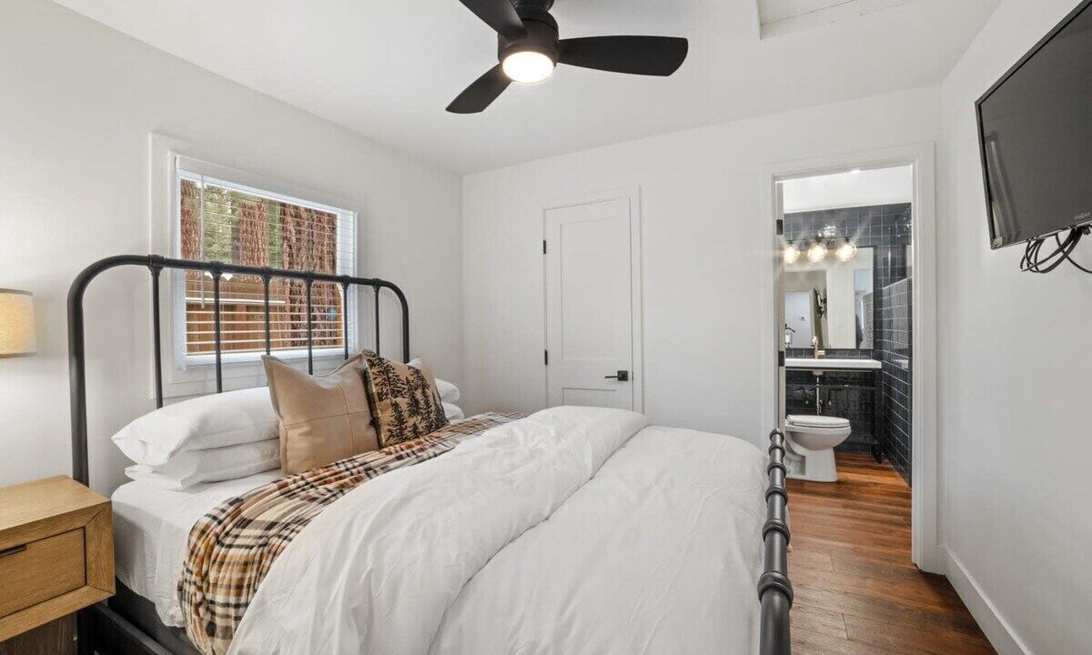 Photo of Bedroom in Tahoe Valley
