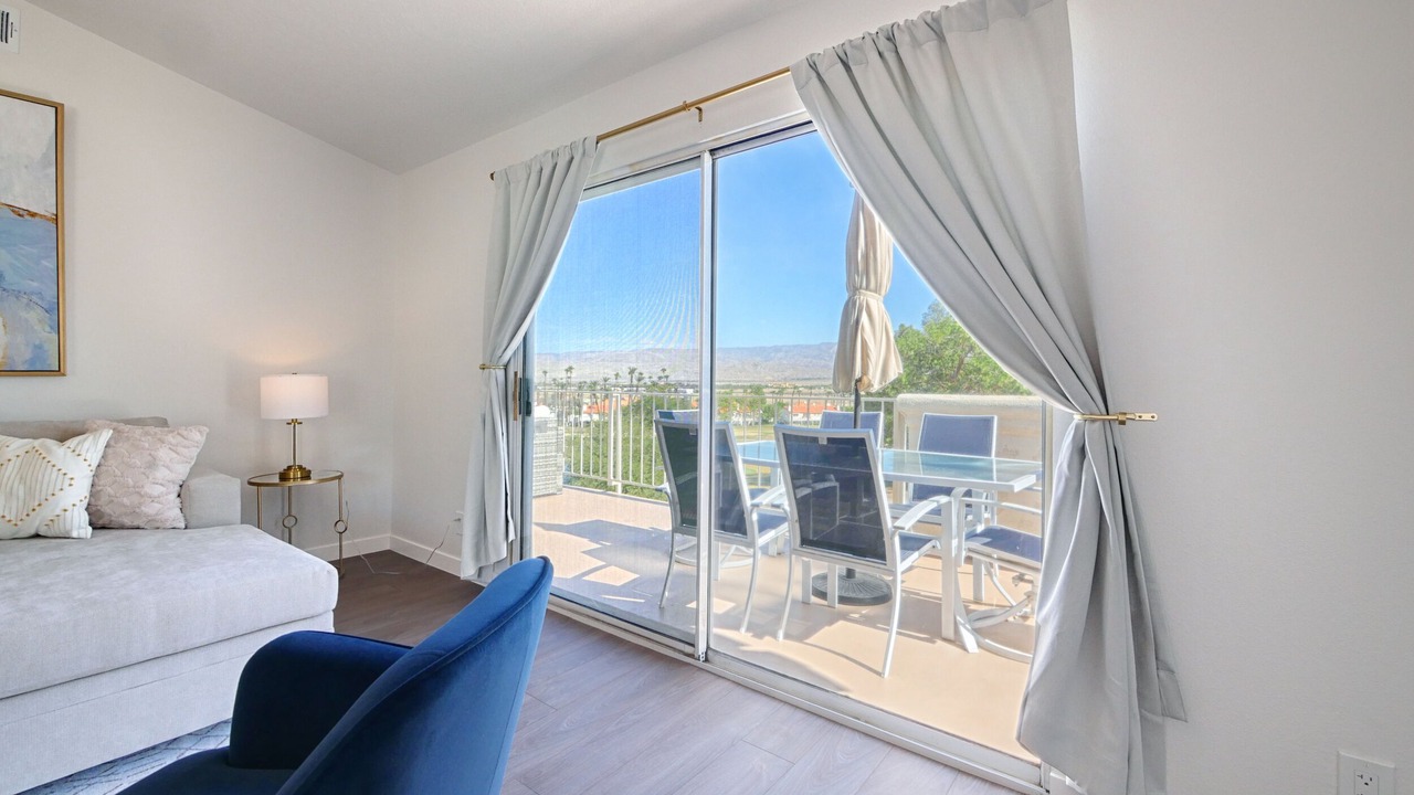 Photo of Livingroom in Palm Desert