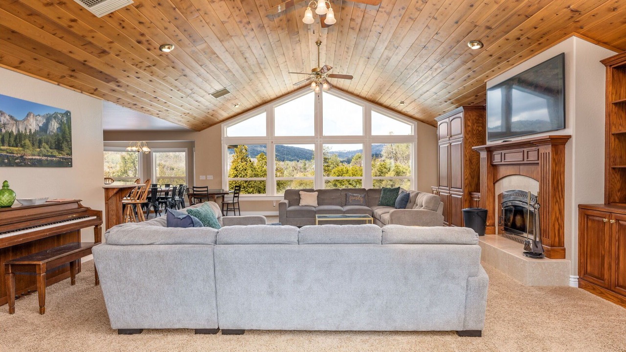 Photo of Livingroom in Yosemite Forks