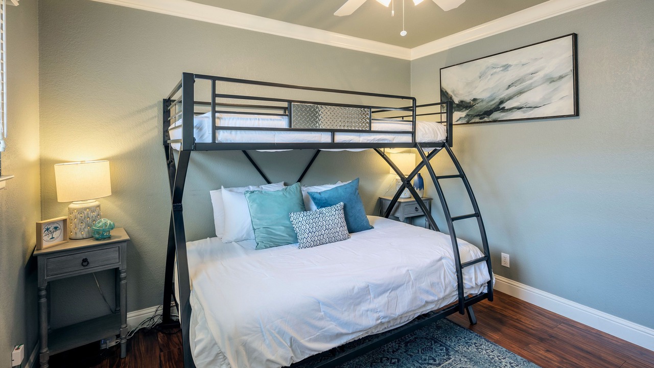 Photo of Bedroom in Raisin