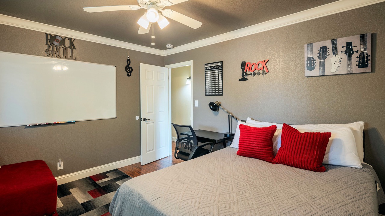 Photo of Bedroom in Raisin