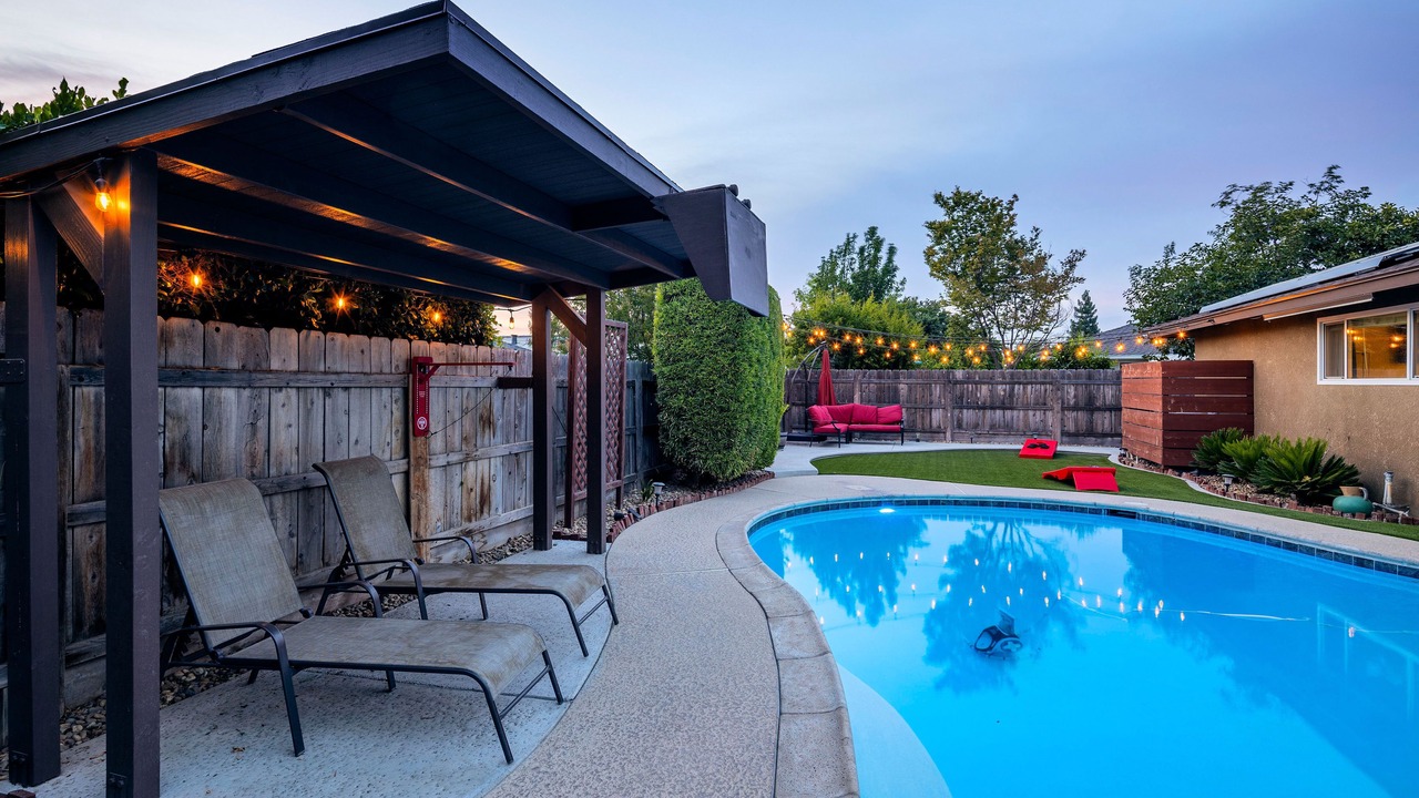 Photo of Outdoor in Raisin