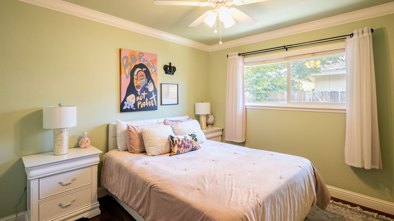 Photo of Bedroom in Raisin