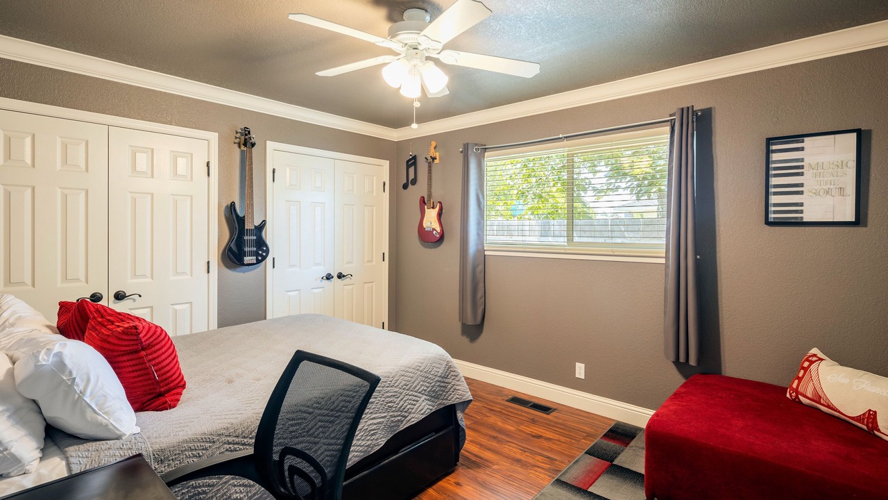 Photo of Bedroom in Raisin