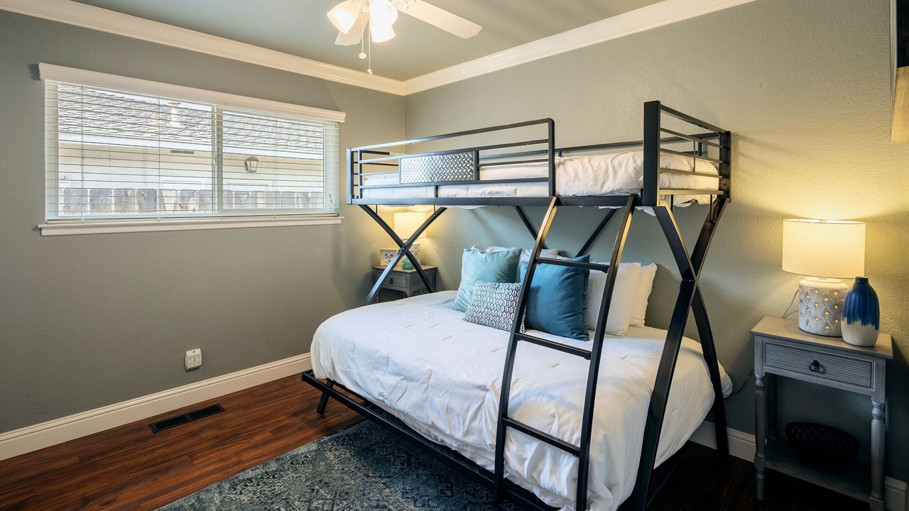 Photo of Bedroom in Raisin