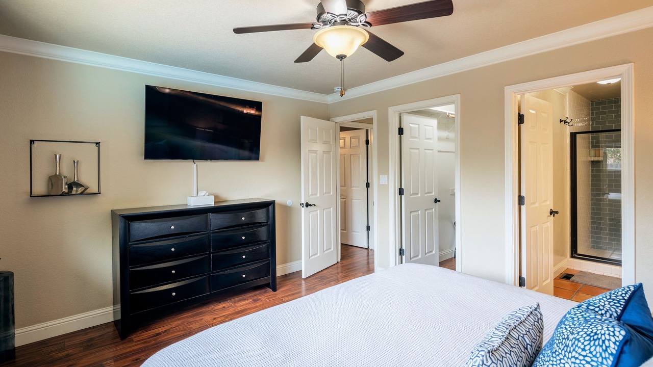 Photo of Bedroom in Raisin