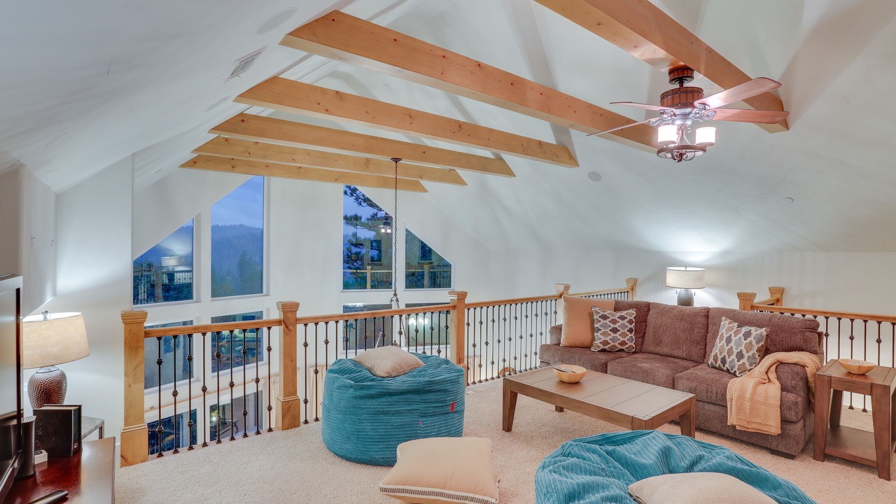 Photo of Livingroom in Blue Jay