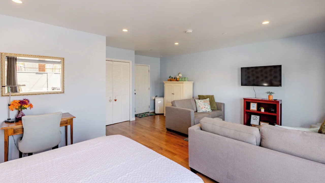 Photo of Bedroom in North Hollywood