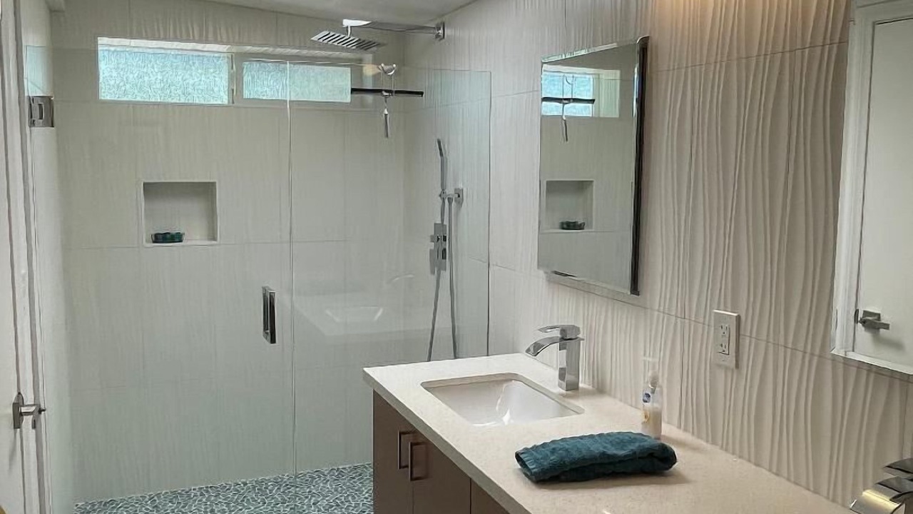 Photo of Bathroom in Racquet Club South