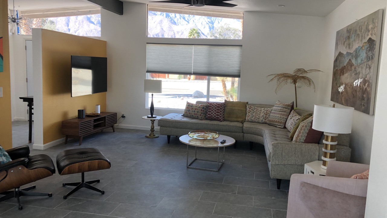 Photo of Livingroom in Racquet Club South