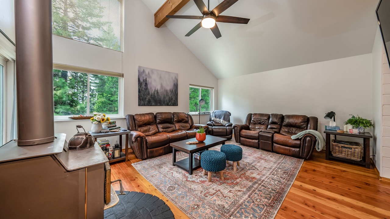 Photo of Livingroom in Shaver Lake