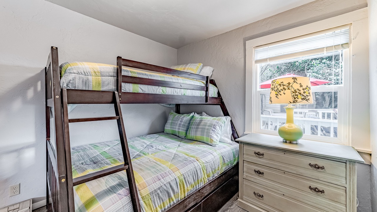 Photo of Bedroom in Westhaven-Moonstone