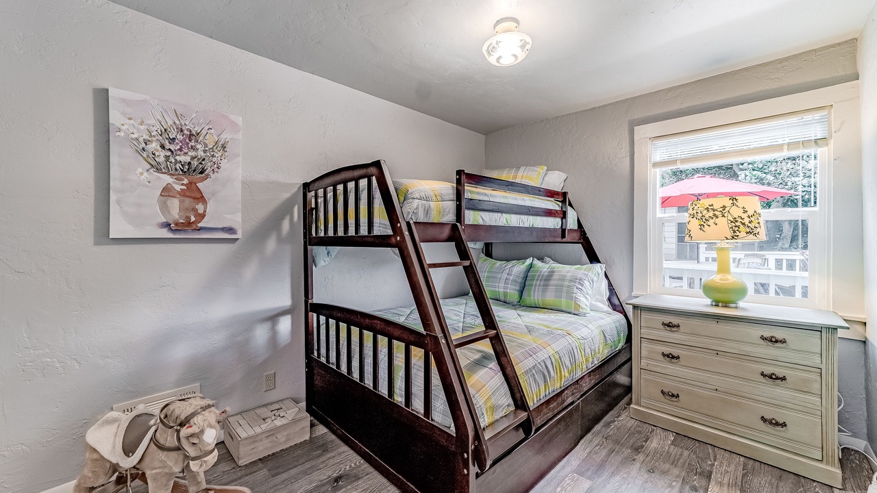 Photo of Bedroom in Westhaven-Moonstone