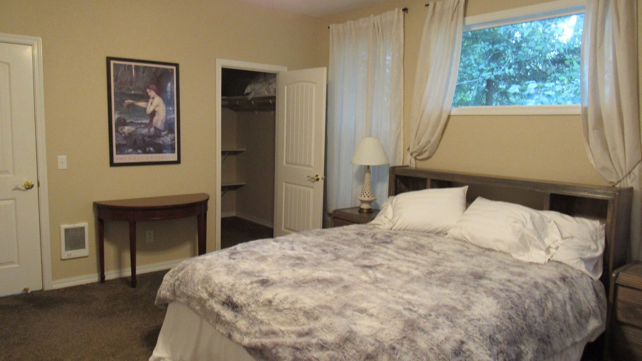 Photo of Bedroom in Smith River