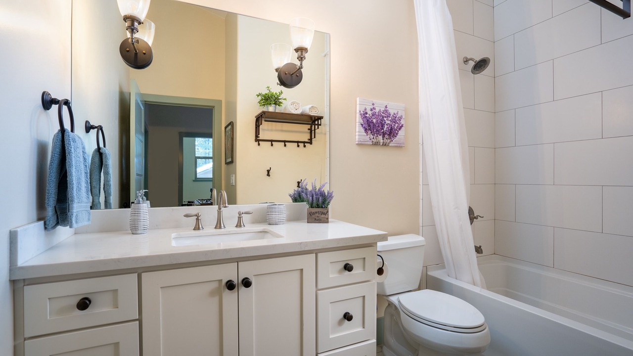Photo of Bathroom in Pioneer Trail