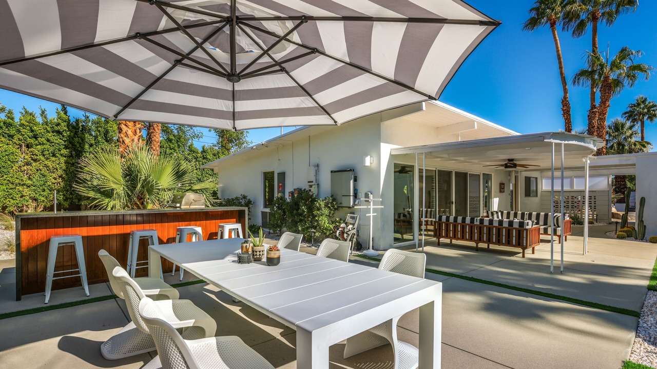 Photo of Outdoor in Racquet Club Estates