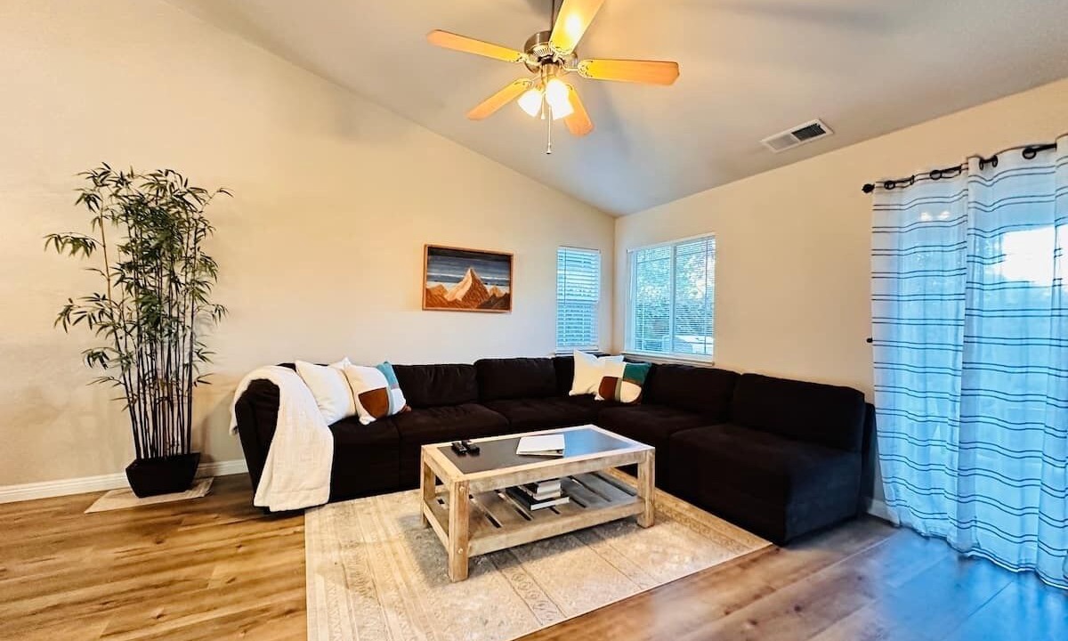 Photo of Livingroom in Chico