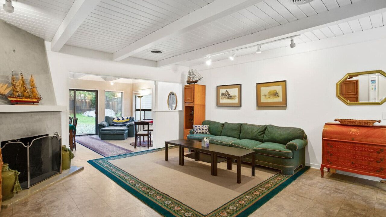 Photo of Livingroom in University Heights