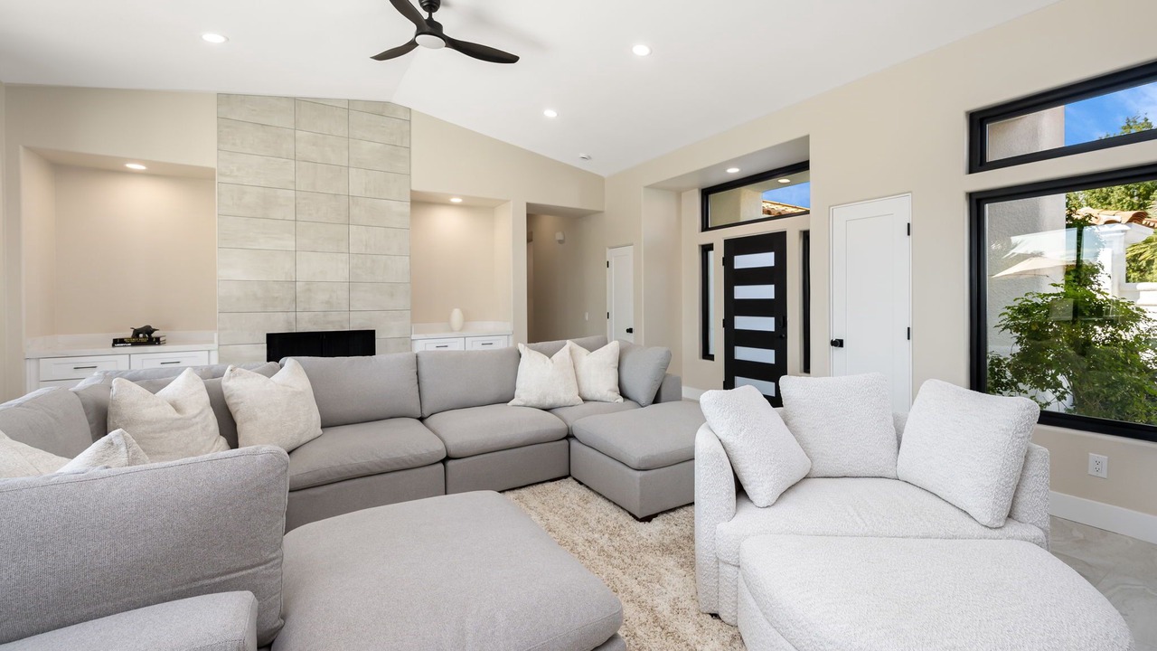 Photo of Livingroom in Desert Club Estates