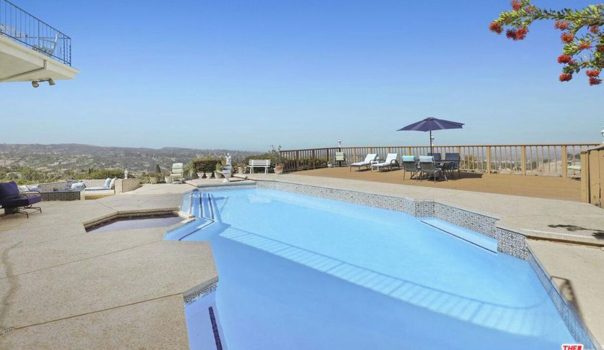 Photo of Outdoor in Encino