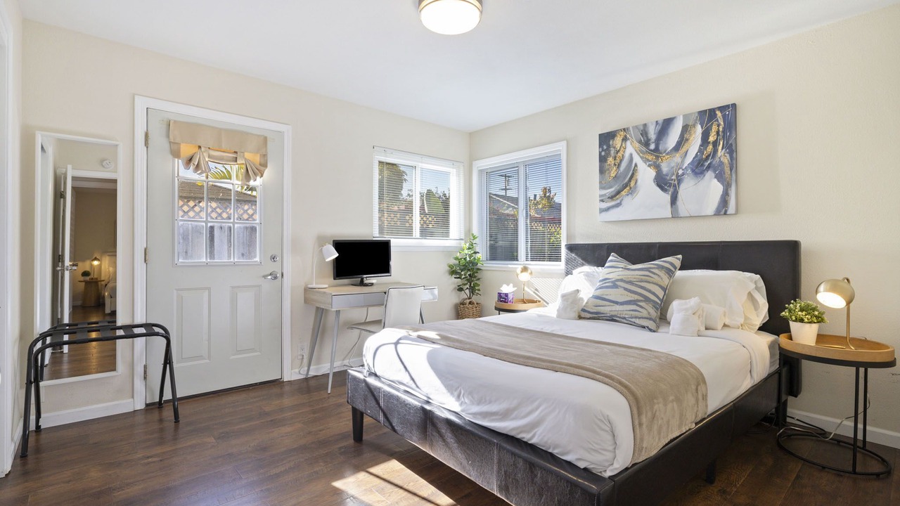 Photo of Bedroom in East Palo Alto