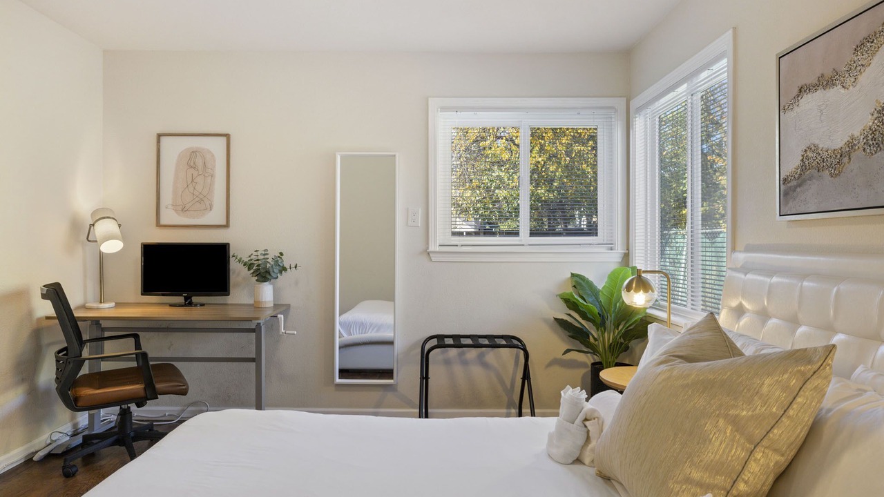 Photo of Bedroom in East Palo Alto