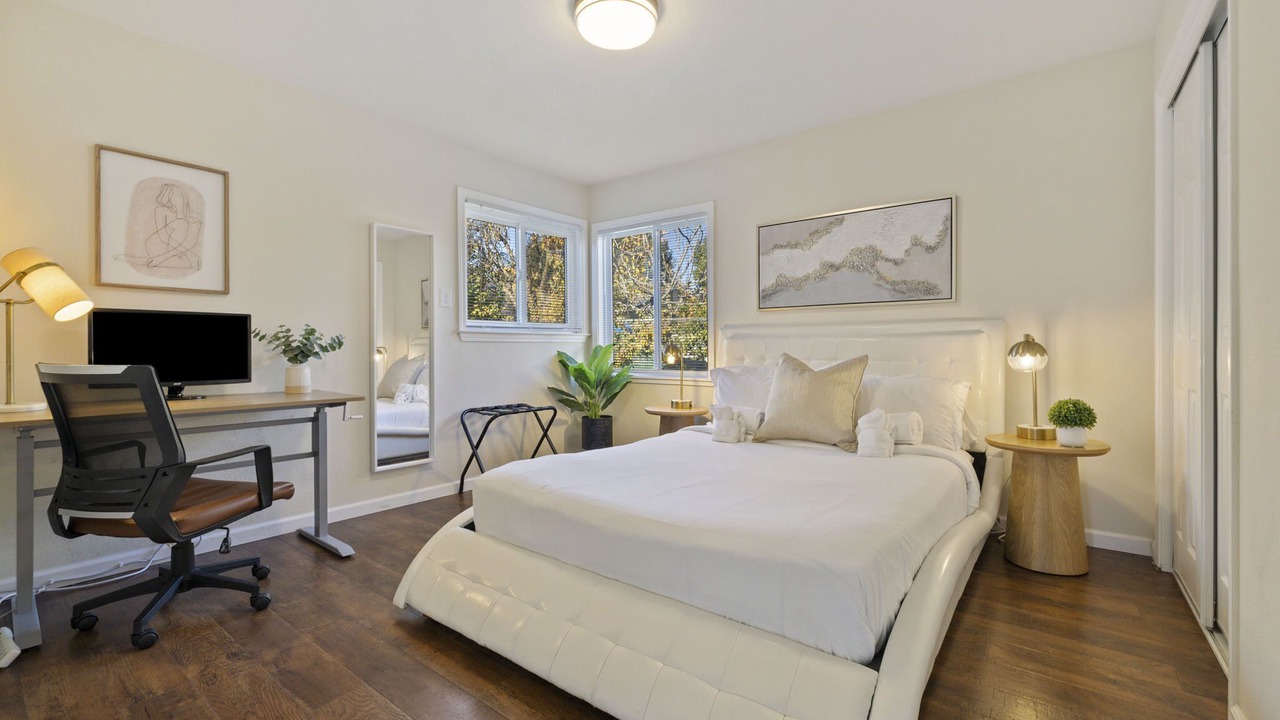 Photo of Bedroom in East Palo Alto