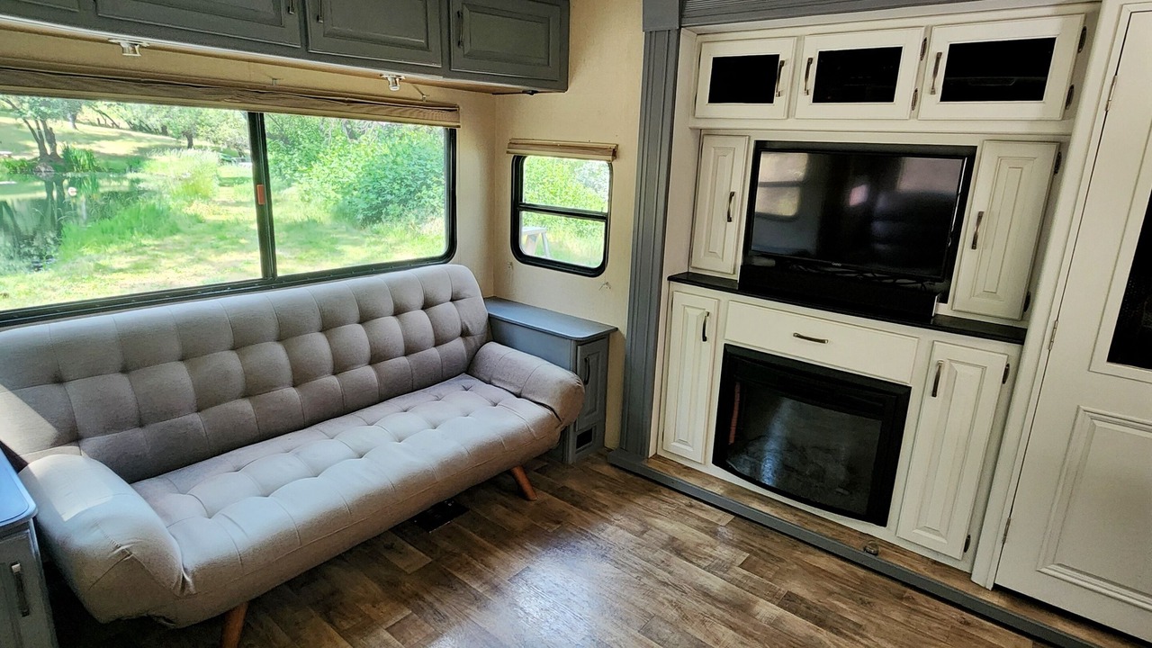 Photo of Livingroom in Cedar Ridge