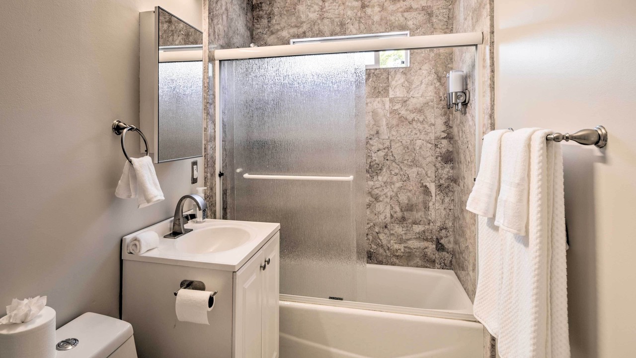 Photo of Bathroom in Willow Glen South - Lincoln Glen