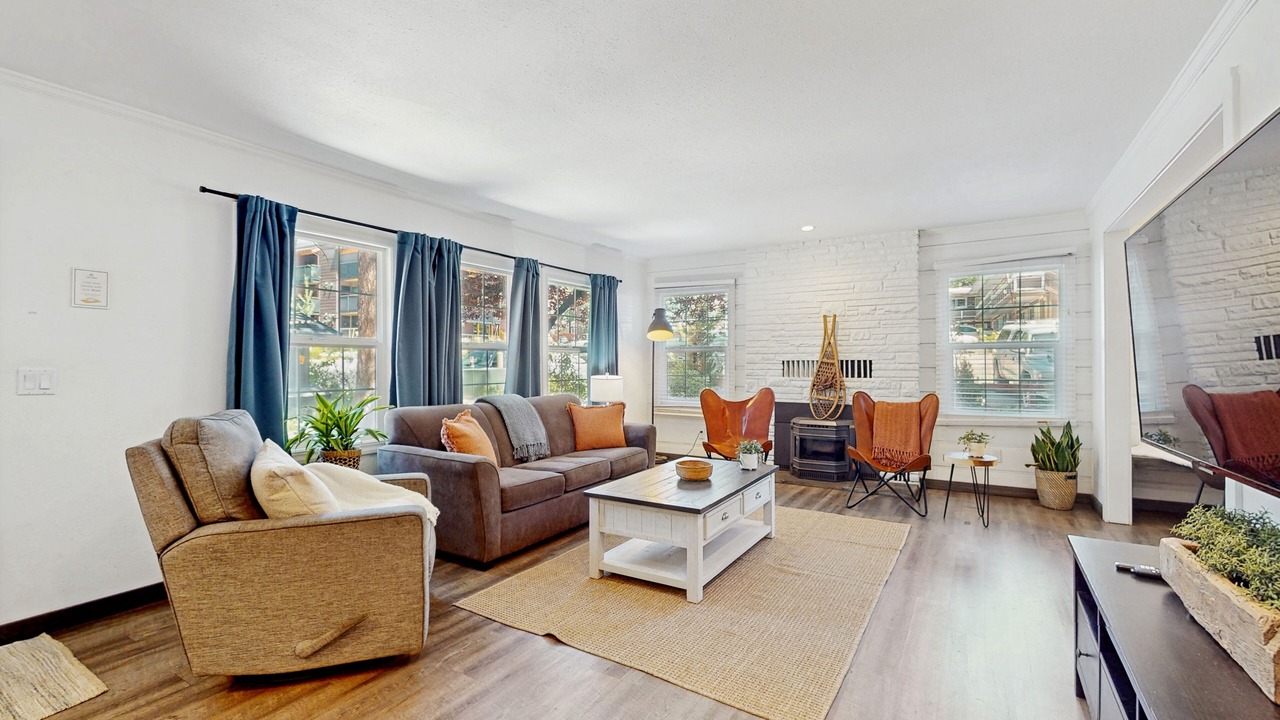 Photo of Livingroom in Lakeside Park