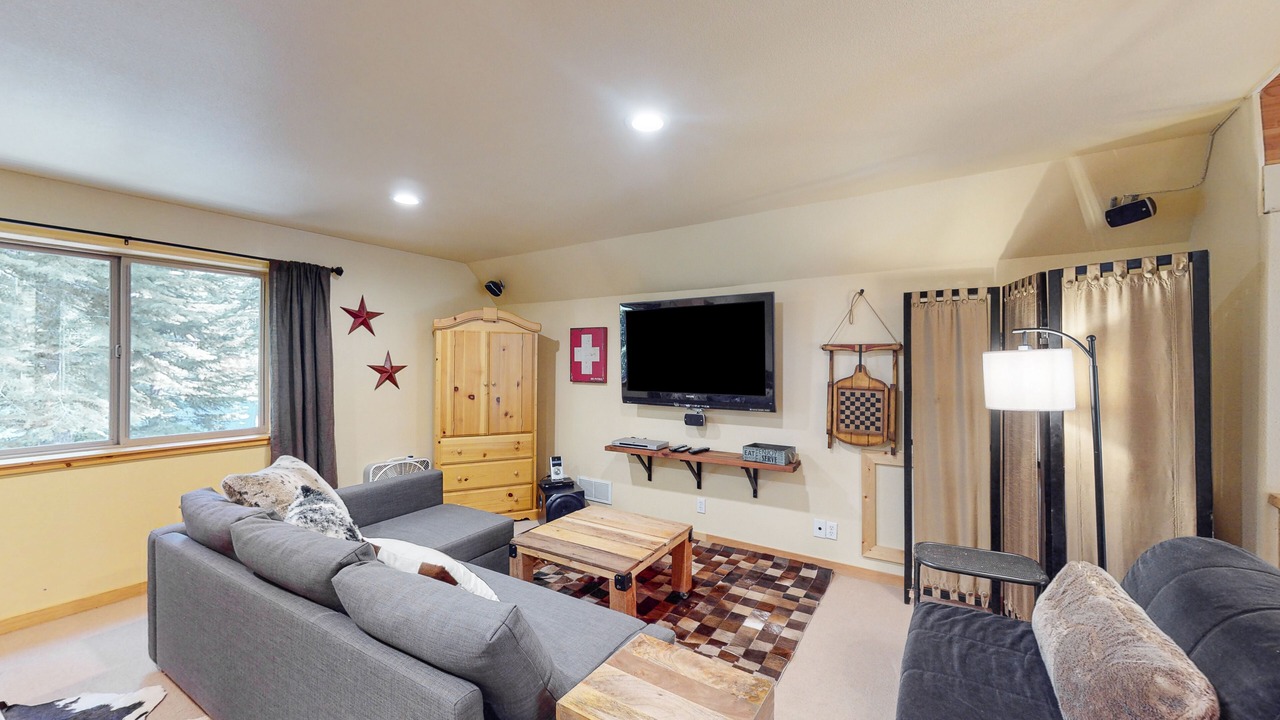 Photo of Livingroom in Donner Lake Woods