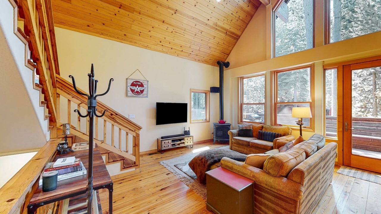Photo of Livingroom in Donner Lake Woods