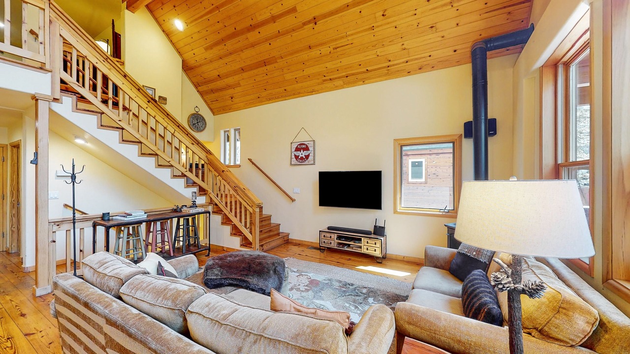 Photo of Livingroom in Donner Lake Woods
