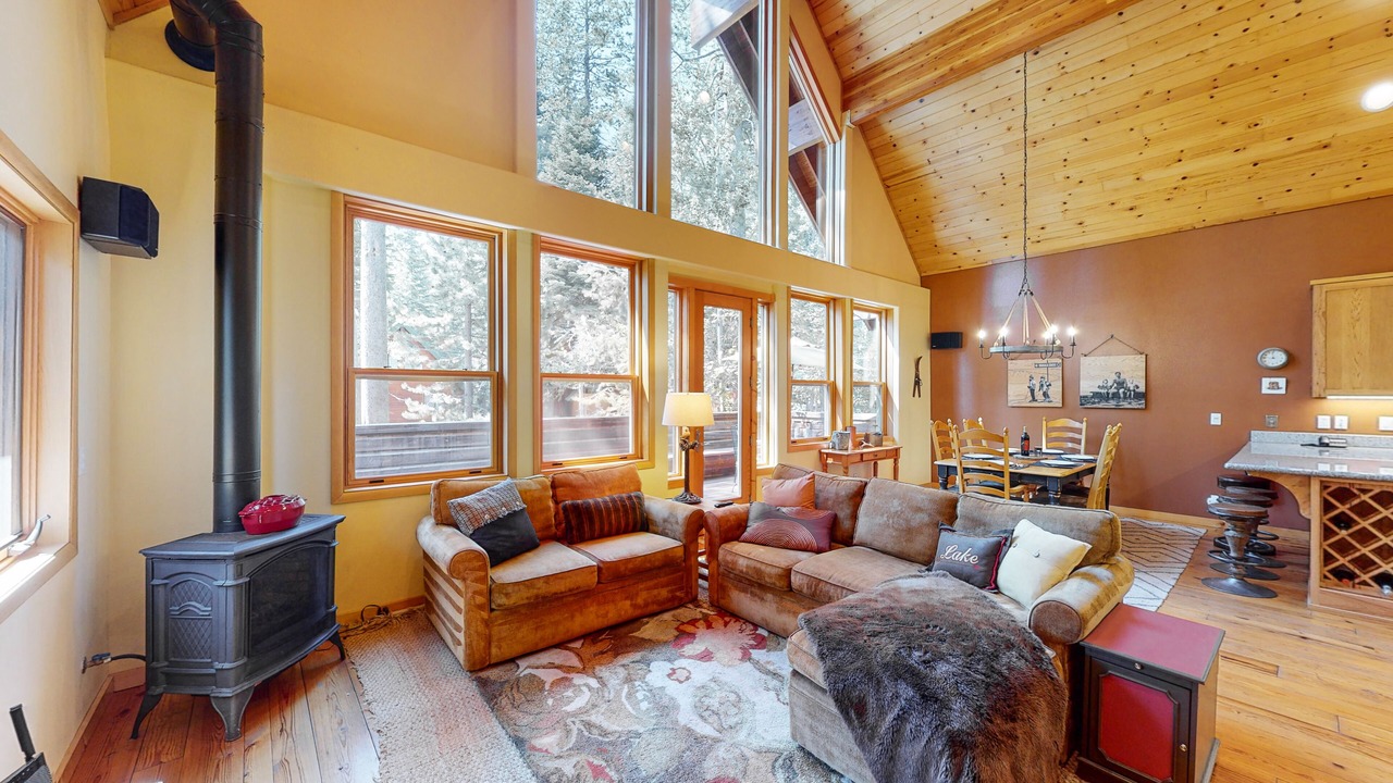 Photo of Livingroom in Donner Lake Woods