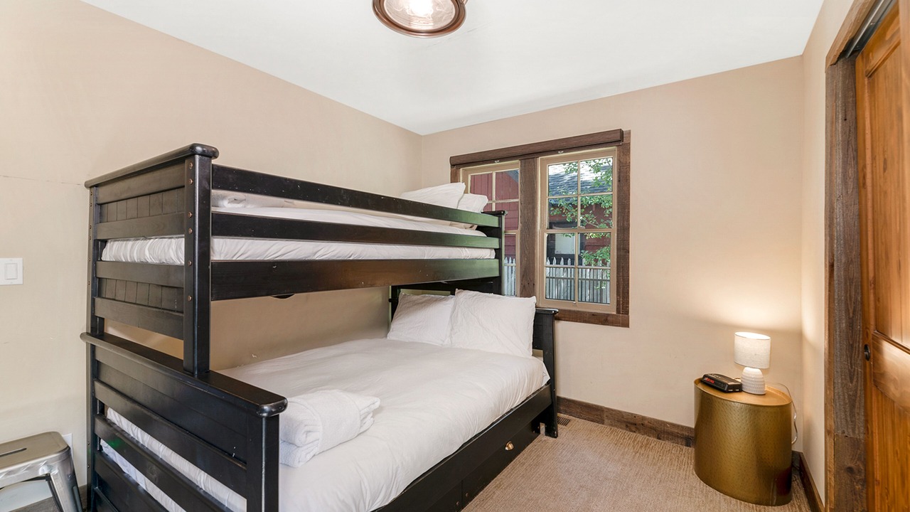 Photo of Bedroom in Al Tahoe