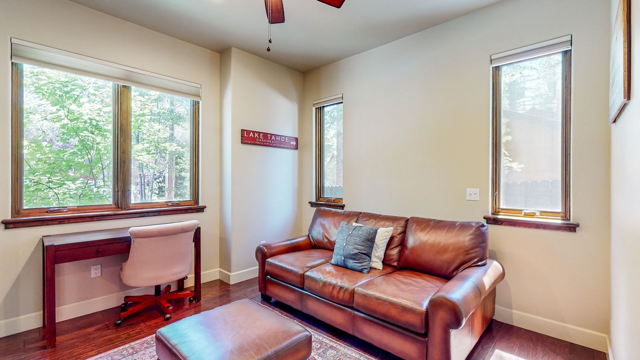 Photo of Livingroom in North Upper Truckee