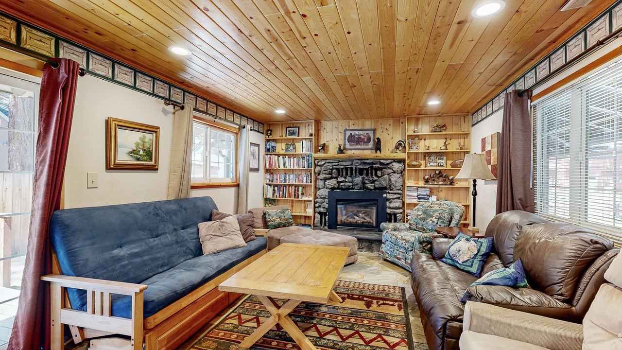 Photo of Livingroom in Black Bart