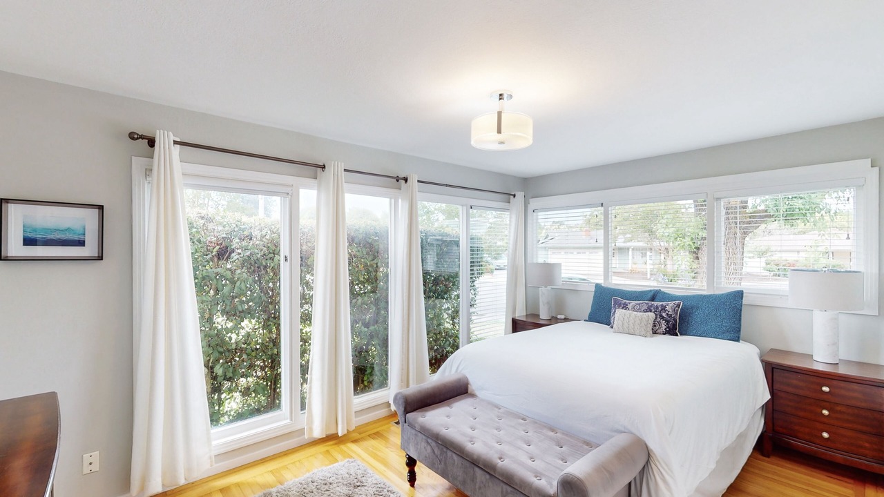 Photo of Bedroom in Junior College Neighborhood Association